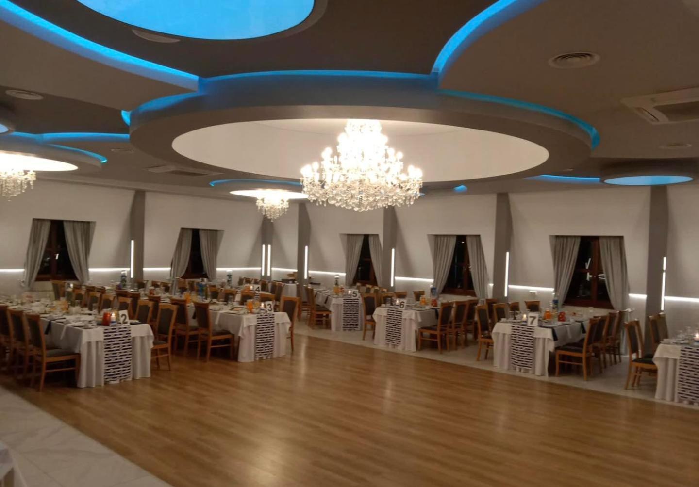 Hotel I Restauracja Borowianka Острув-Велькопольски Экстерьер фото