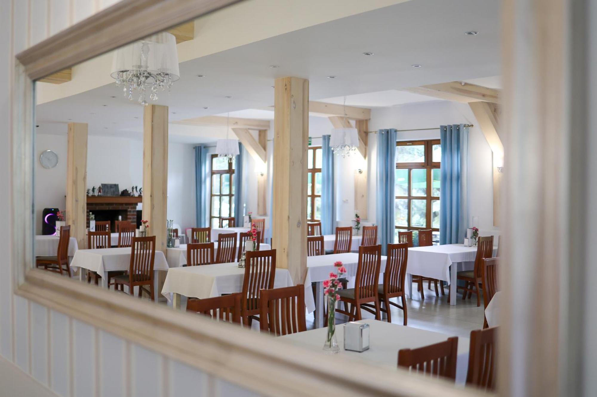 Hotel I Restauracja Borowianka Острув-Велькопольски Экстерьер фото