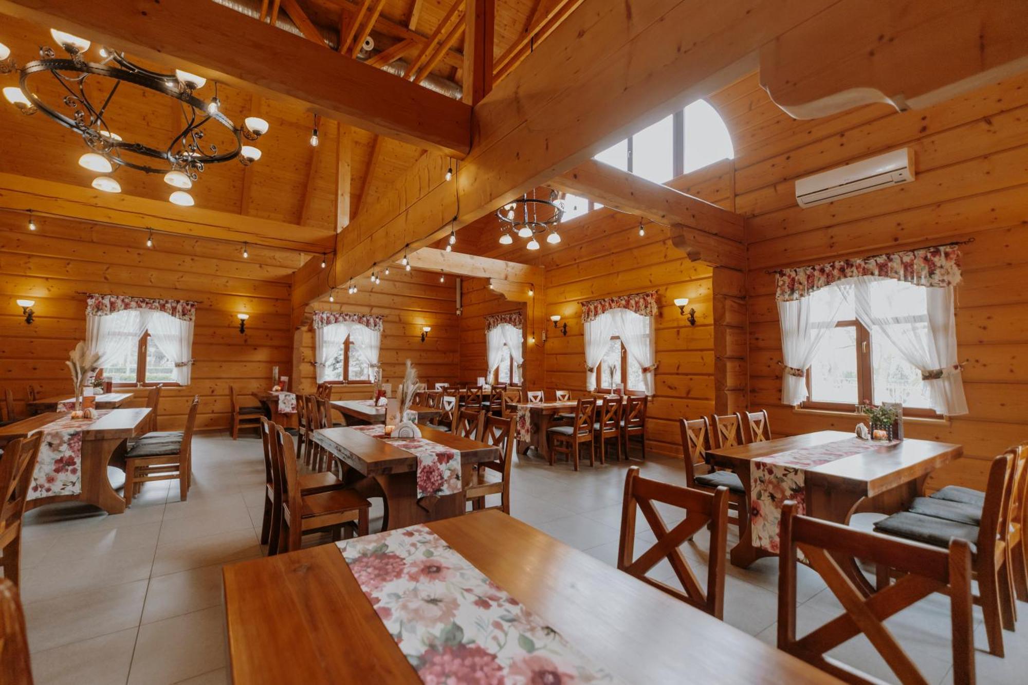 Hotel I Restauracja Borowianka Острув-Велькопольски Экстерьер фото