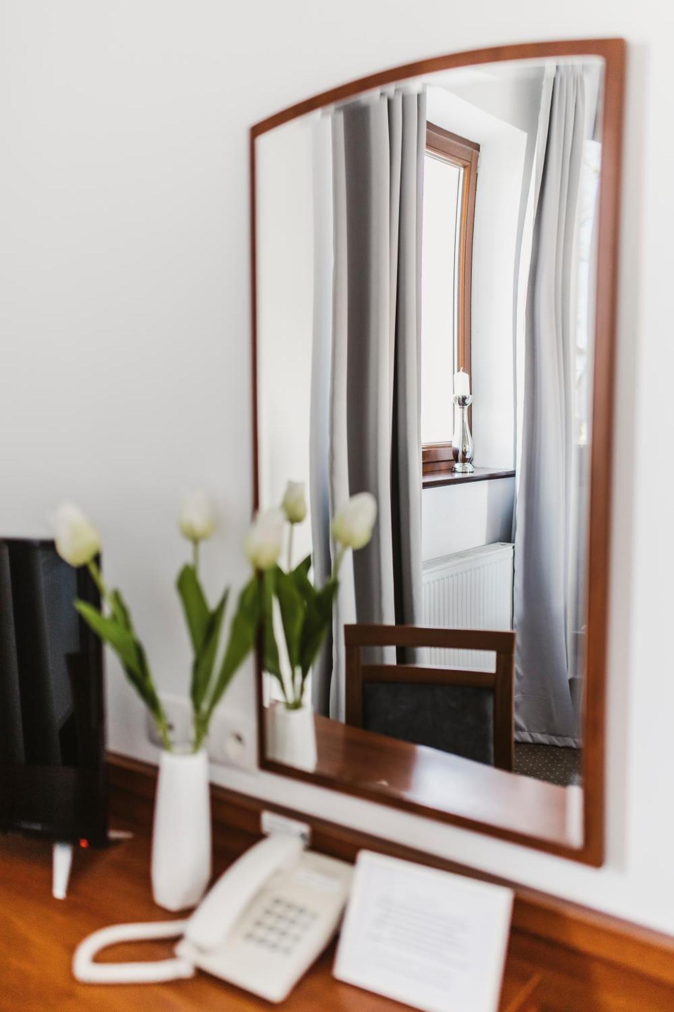 Hotel I Restauracja Borowianka Острув-Велькопольски Экстерьер фото