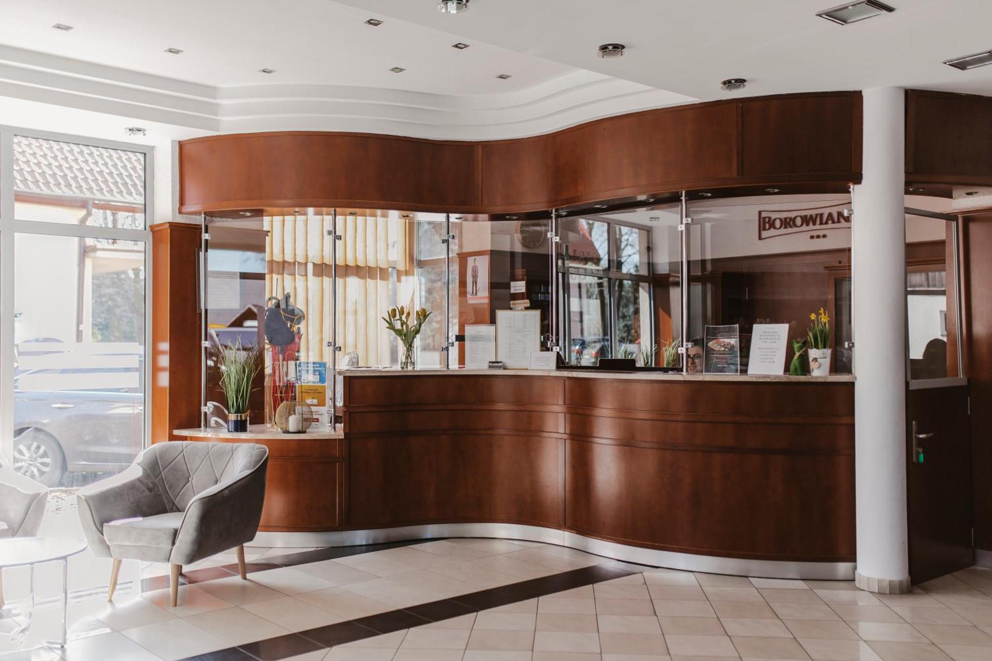 Hotel I Restauracja Borowianka Острув-Велькопольски Экстерьер фото