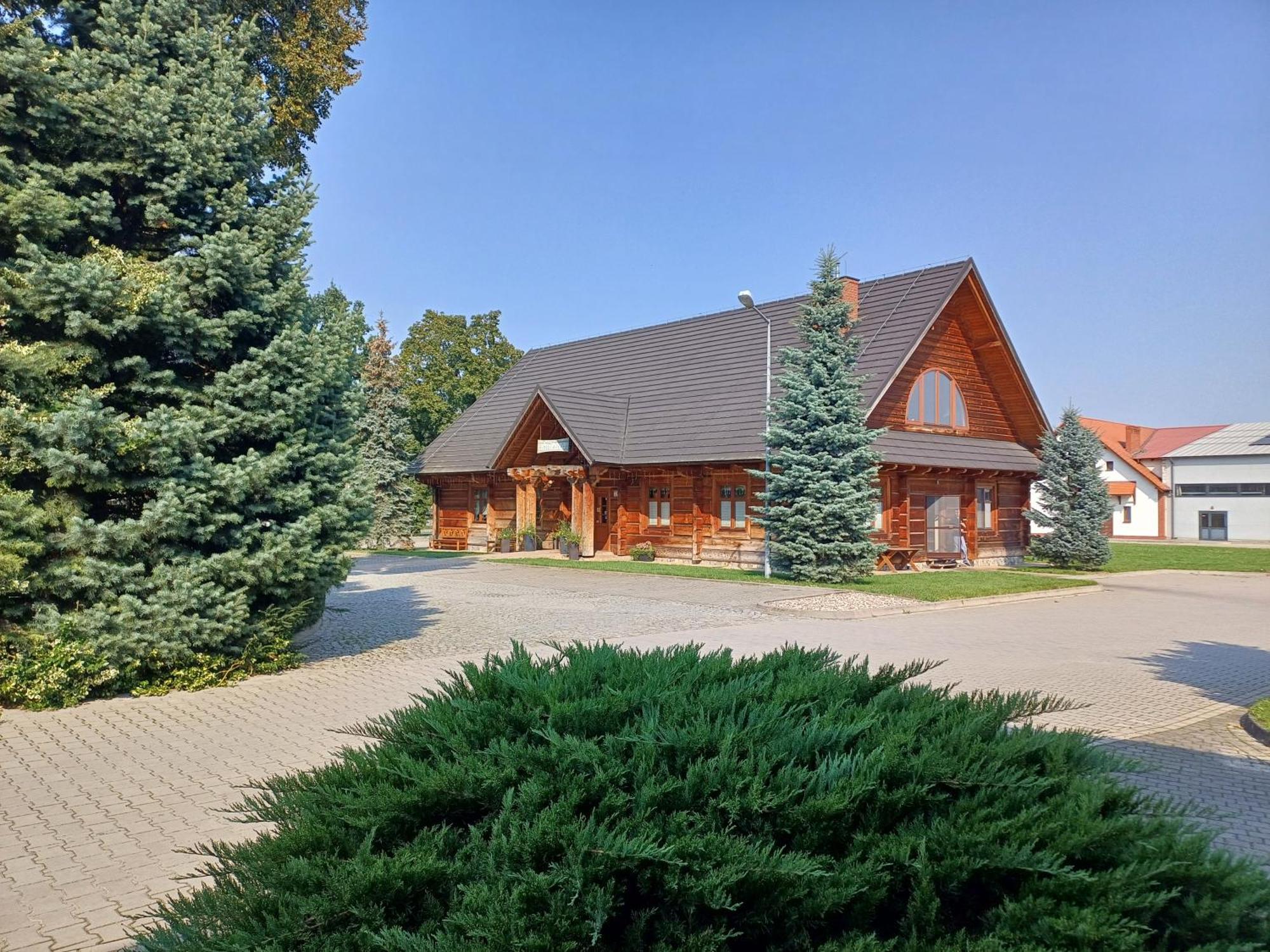 Hotel I Restauracja Borowianka Острув-Велькопольски Экстерьер фото