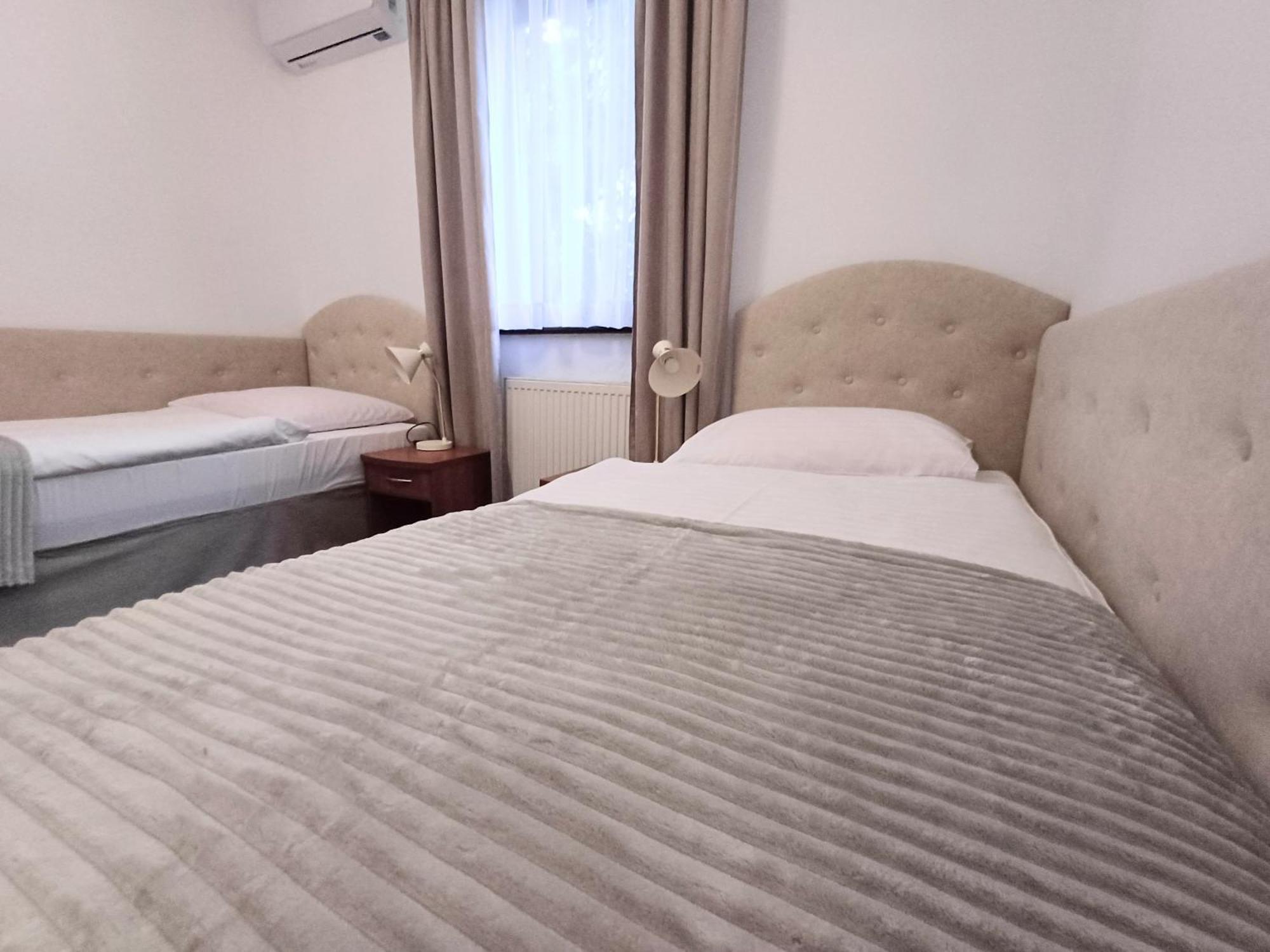 Hotel I Restauracja Borowianka Острув-Велькопольски Экстерьер фото