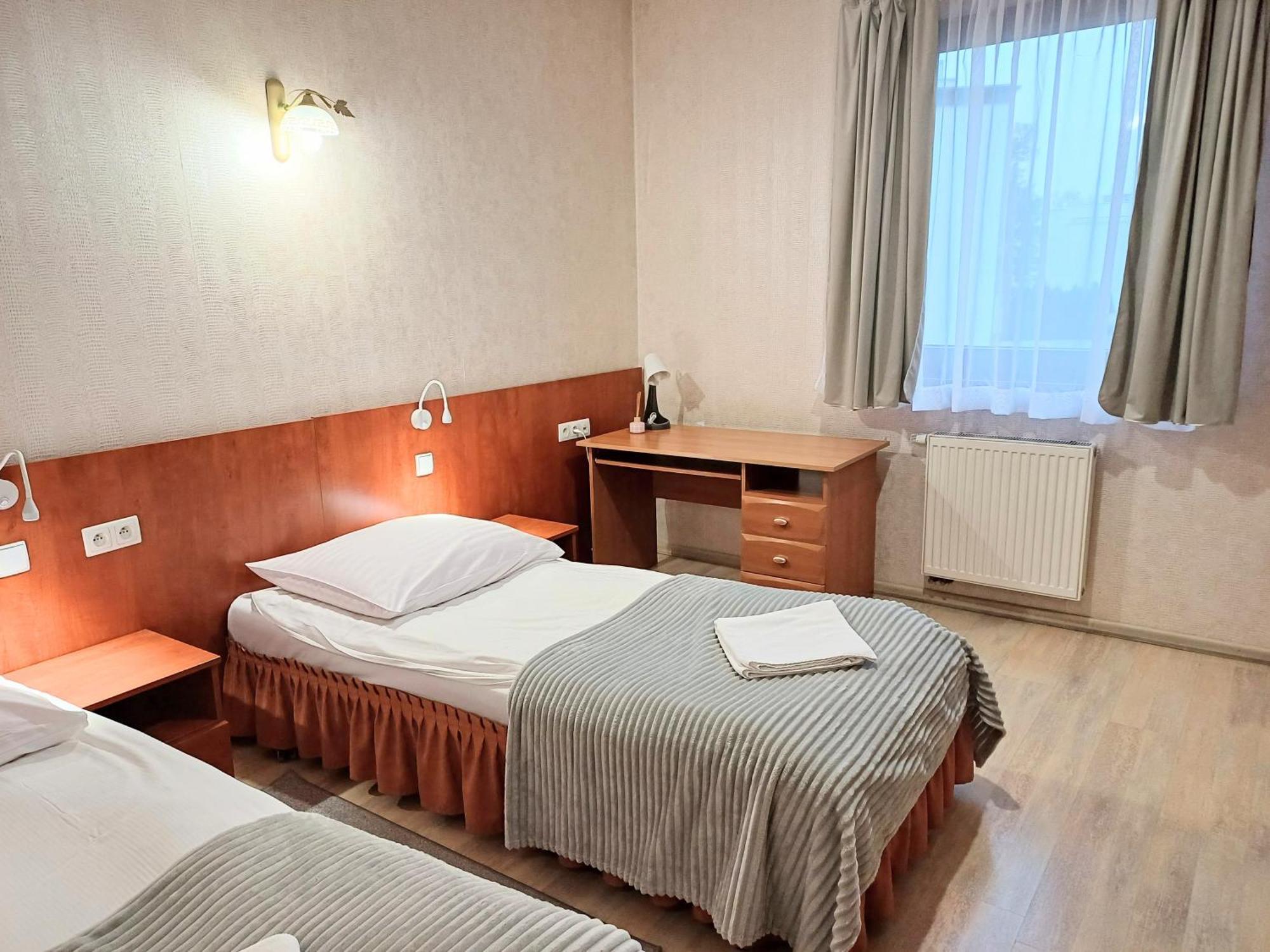 Hotel I Restauracja Borowianka Острув-Велькопольски Экстерьер фото