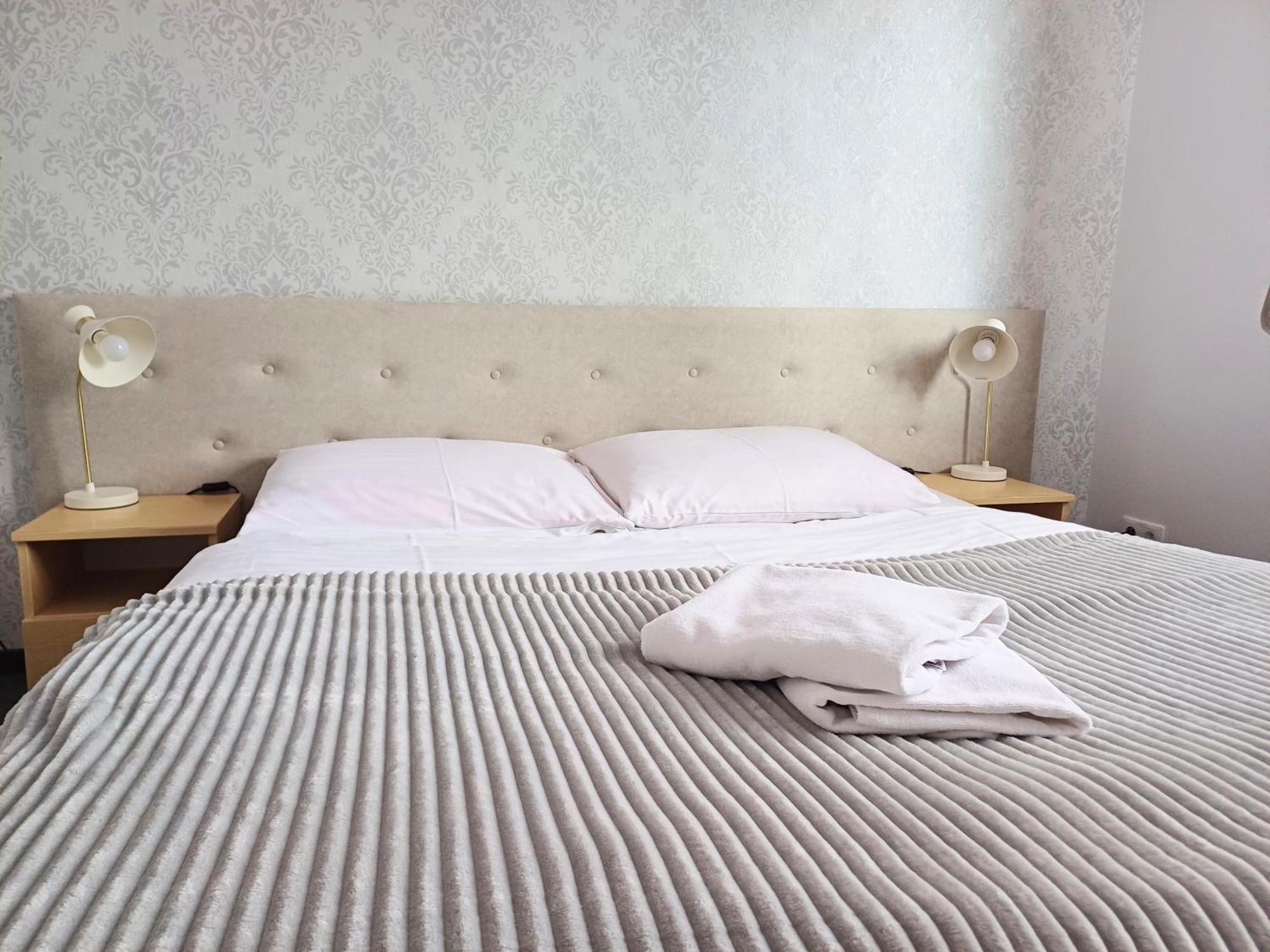 Hotel I Restauracja Borowianka Острув-Велькопольски Экстерьер фото