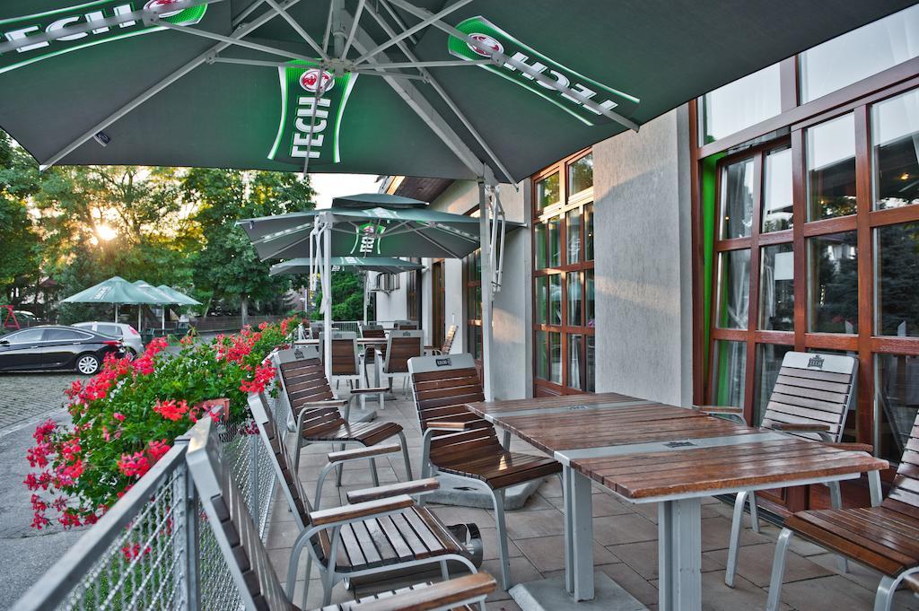 Hotel I Restauracja Borowianka Острув-Велькопольски Экстерьер фото