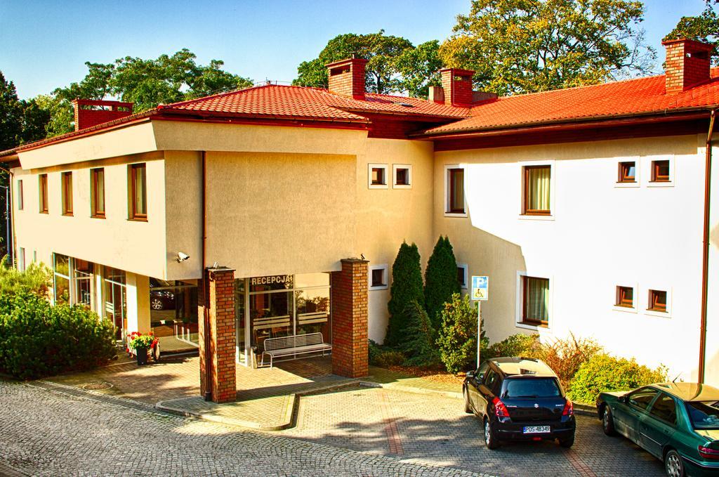 Hotel I Restauracja Borowianka Острув-Велькопольски Экстерьер фото